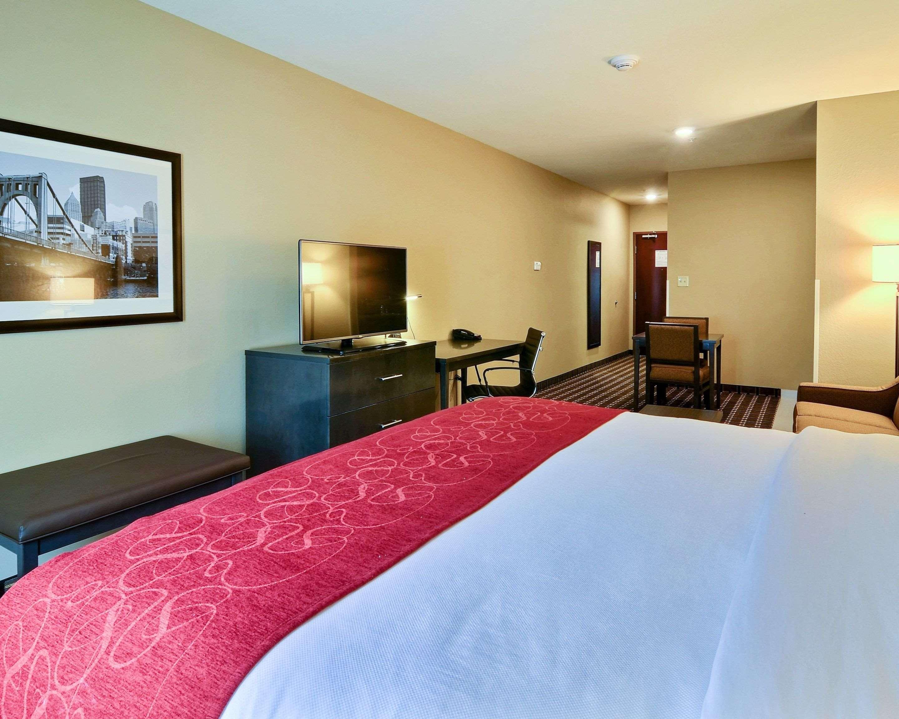 Comfort Suites Uniontown Bagian luar foto