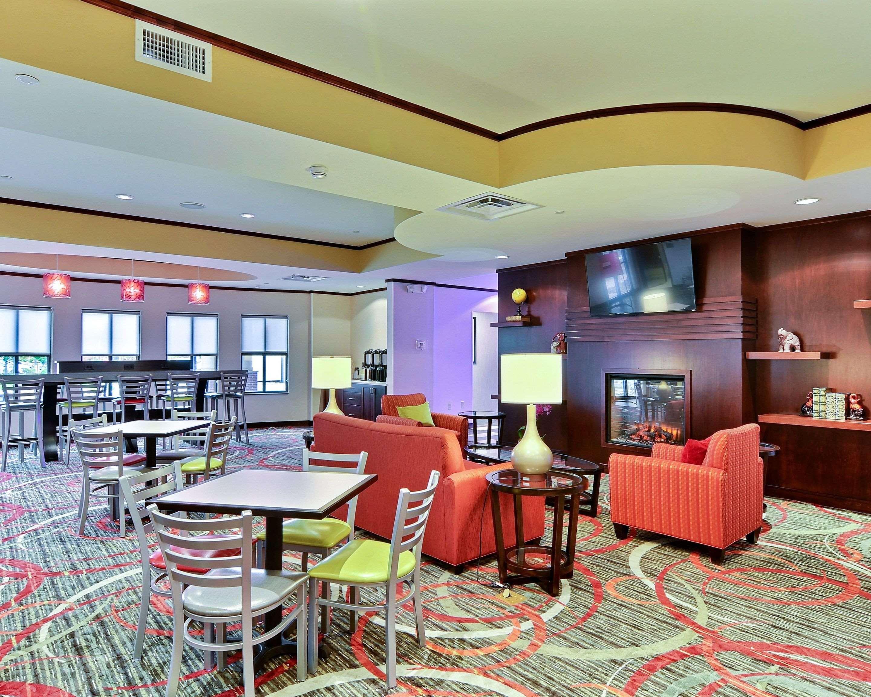 Comfort Suites Uniontown Bagian luar foto