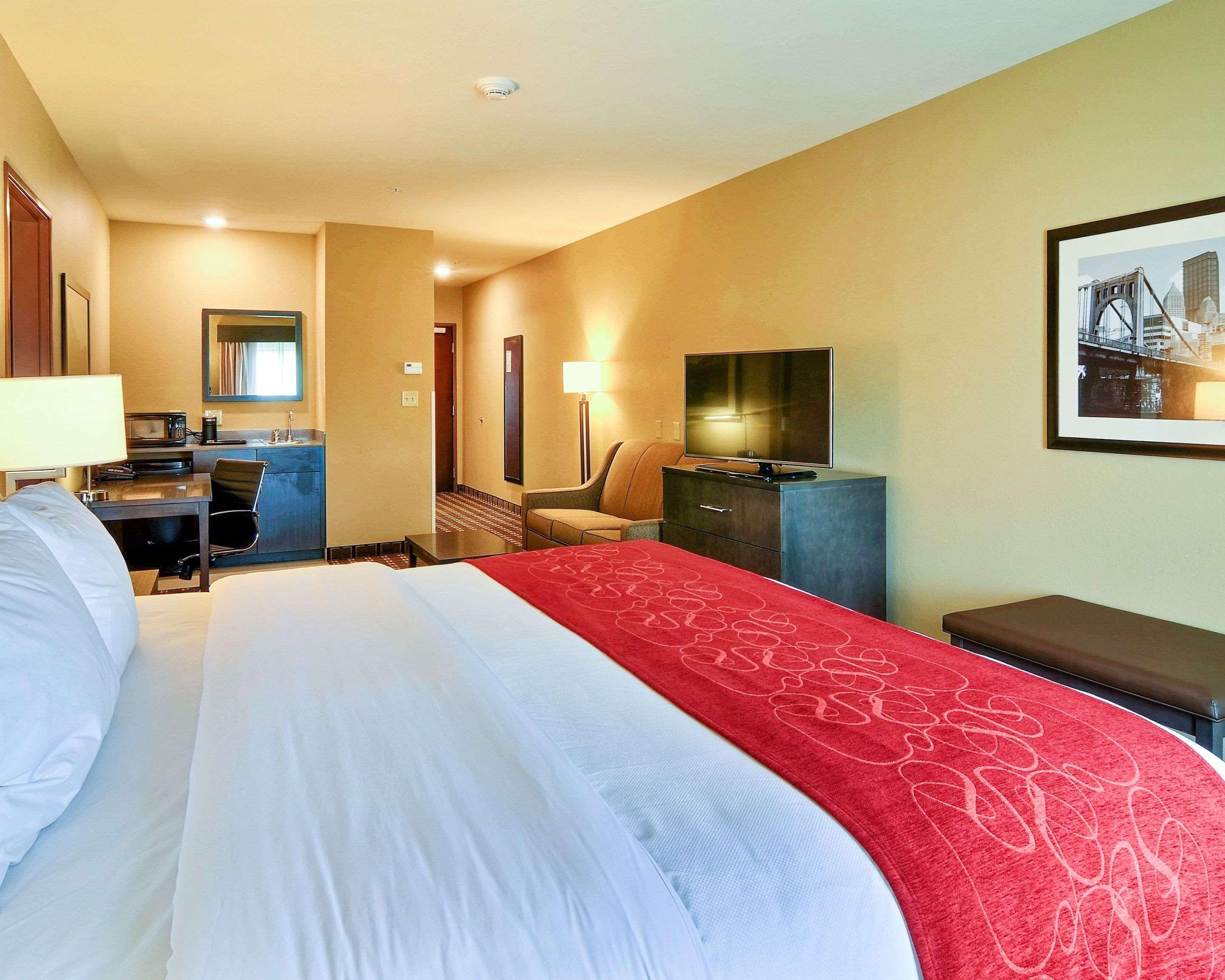 Comfort Suites Uniontown Bagian luar foto