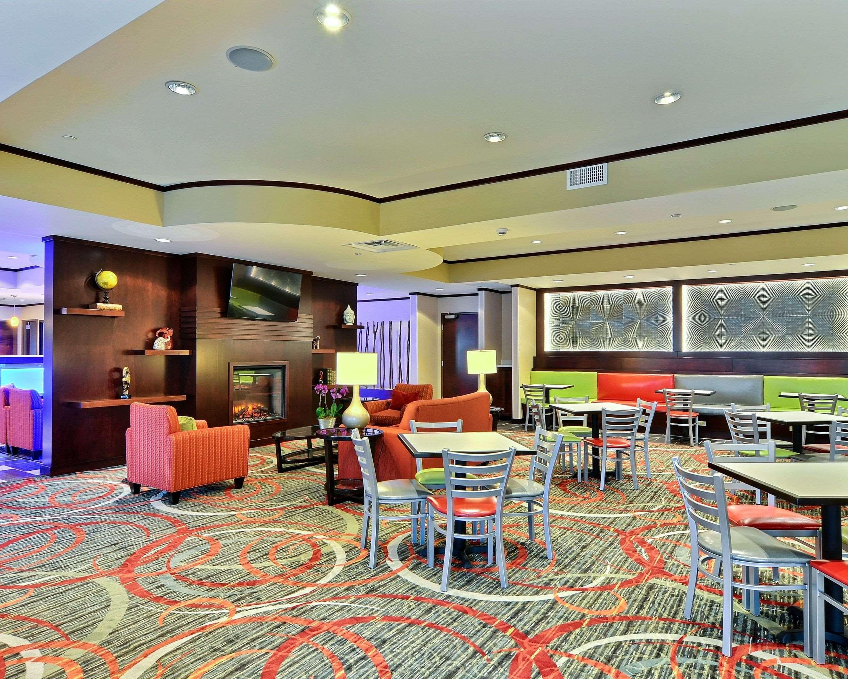 Comfort Suites Uniontown Bagian luar foto