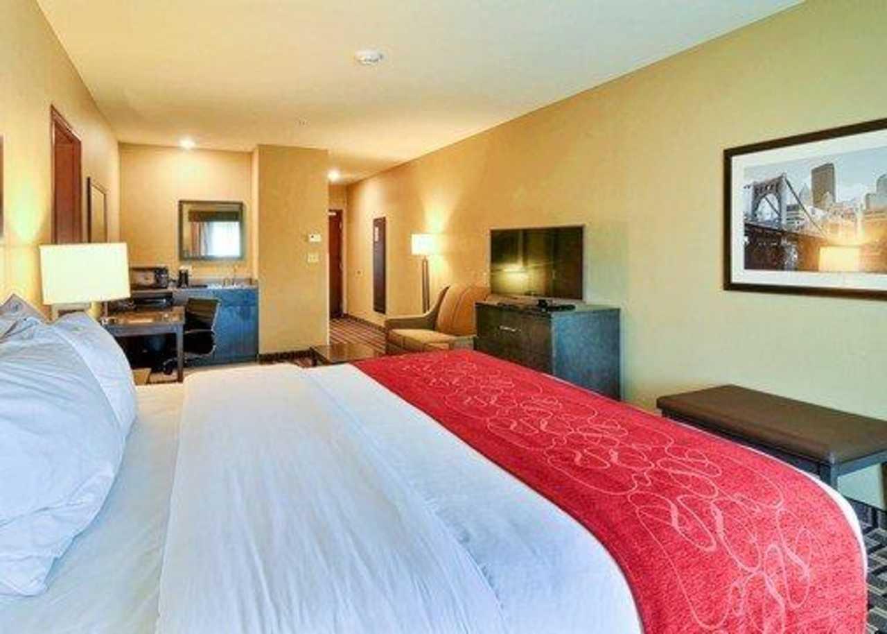Comfort Suites Uniontown Bagian luar foto