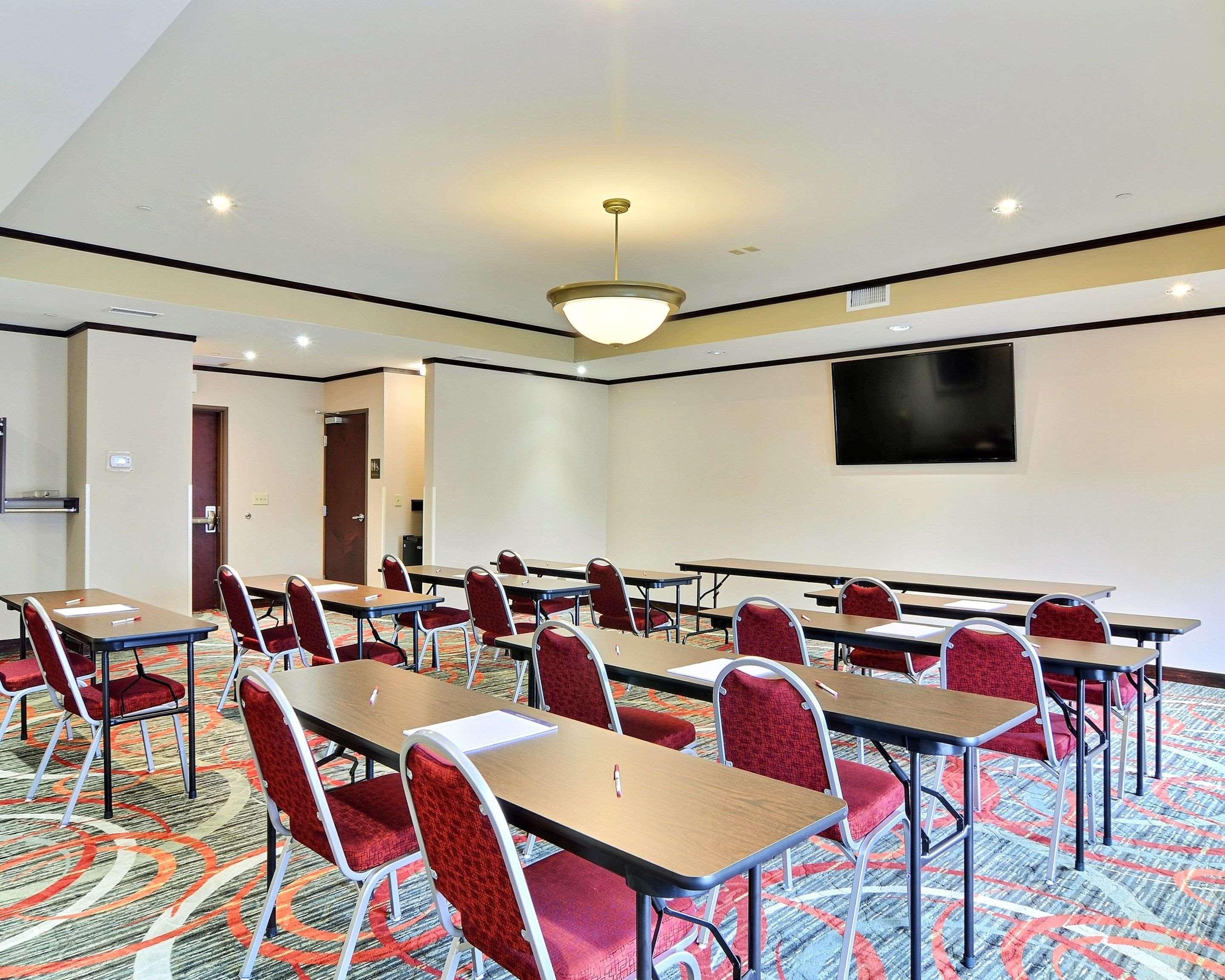 Comfort Suites Uniontown Bagian luar foto