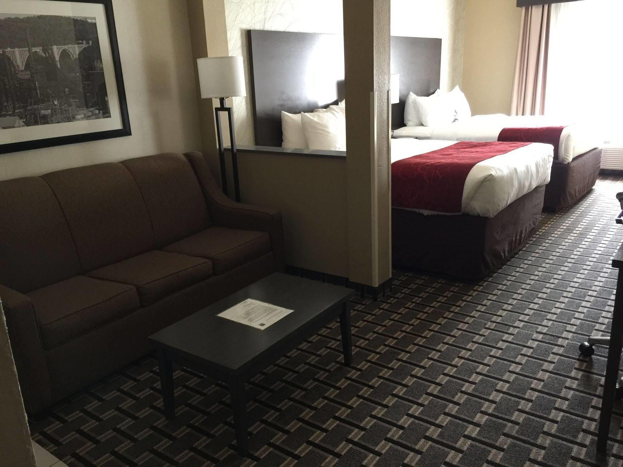Comfort Suites Uniontown Bagian luar foto