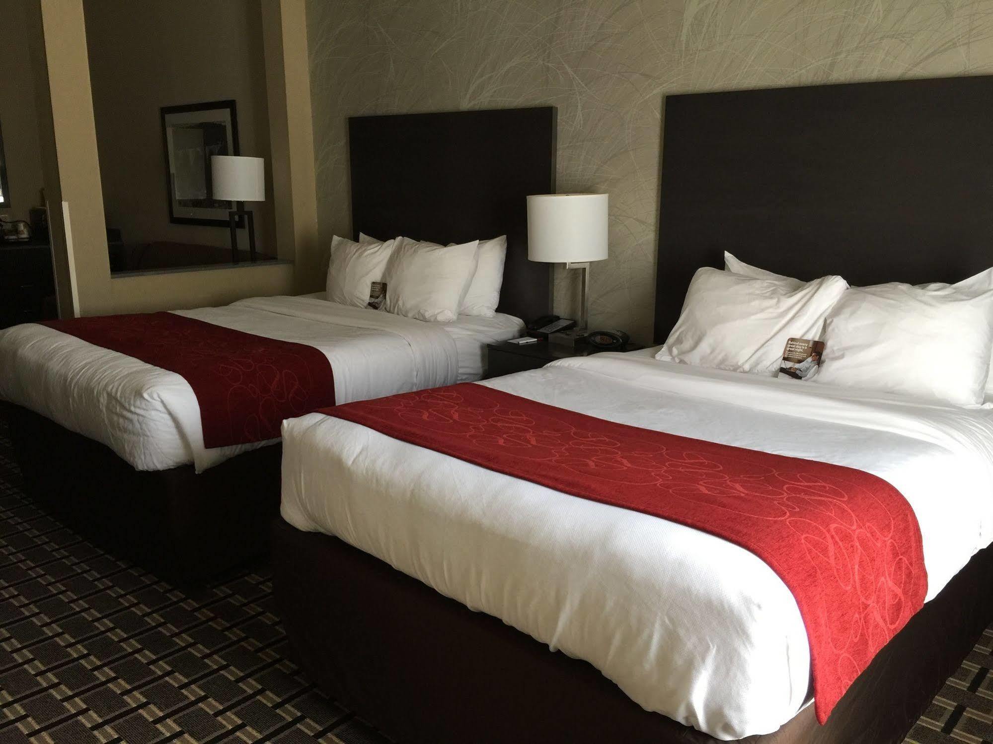 Comfort Suites Uniontown Bagian luar foto
