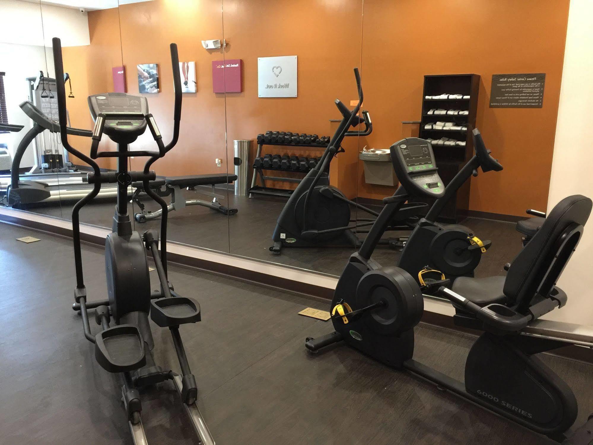 Comfort Suites Uniontown Bagian luar foto
